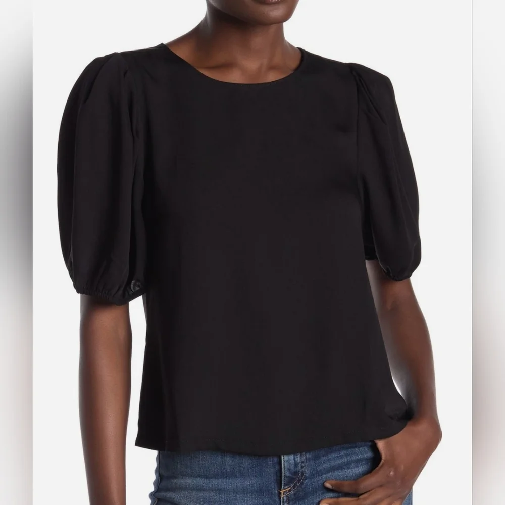 (1770) ELODIE Keyhole Back Short Sleeve Blouse, Size S - Picture 1 of 5